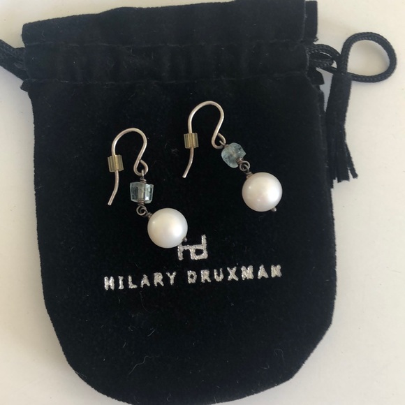 Beautiful pearl drop earrings to go with anything & everything - Picture 3 of 7
